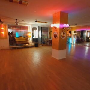 Parkettboden und Lichtstimmung im großen Saal von Zapatissimo Berlin